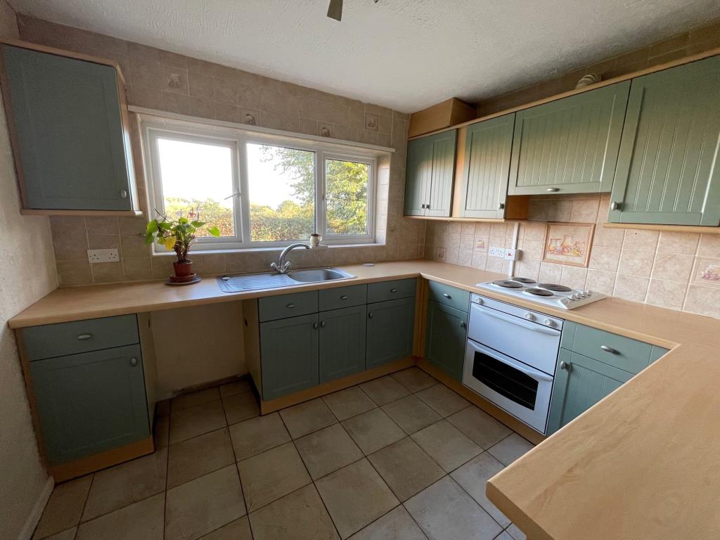 Lot: 111 - BUNGALOW FOR IMPROVEMENT -